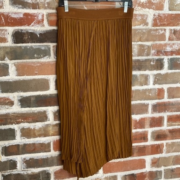 VINCE Silk Blend High Rise Crinkle Pleated Midi Skirt - Tan - Size M - Picture 4 of 9